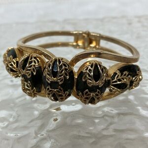 Hinged cuff bracelet